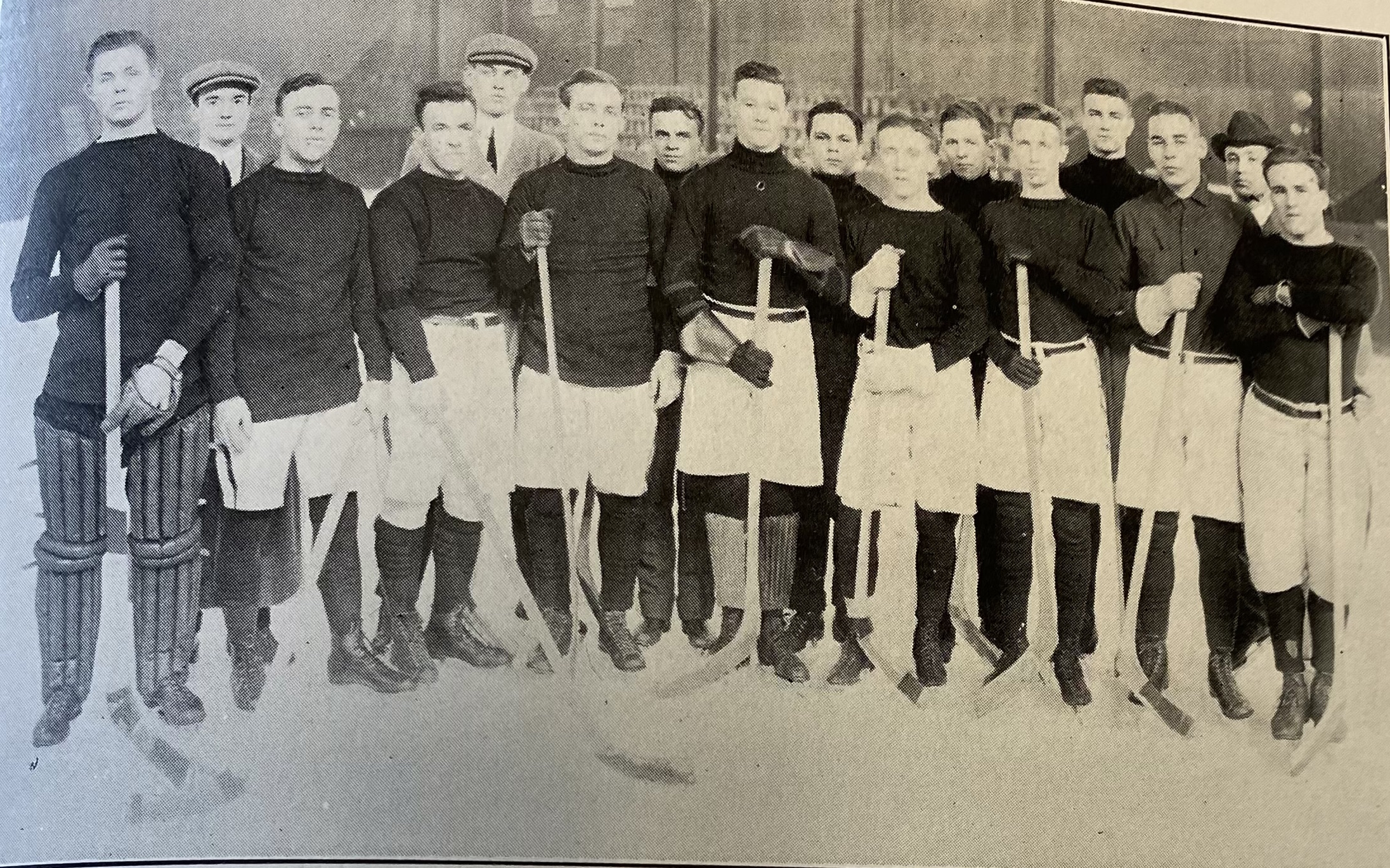 1911-1912 Team (L-R: Smith, Munro (manager), Johnson,Long, Ayling, Vrooman, Collins, Schoefflin, Jones, Sheldon, Stevenson (captain), Sutcliffe, Eastman, Simmons, Northcott (coach), Taylor)